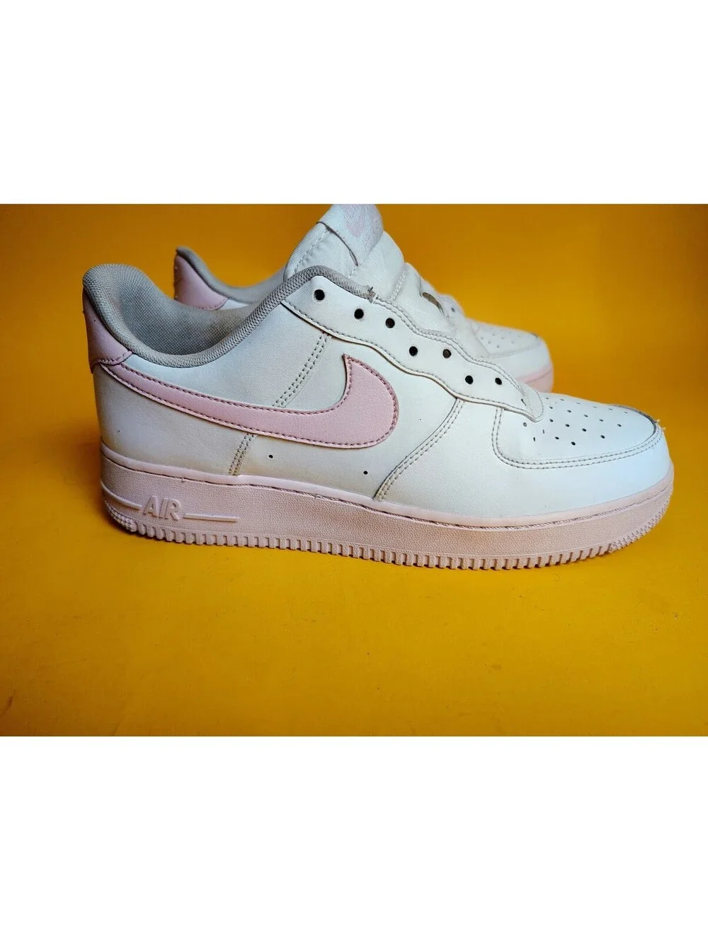 Nike Air Force 1 07 Low White Pink Sole Foam CK7663-100 Men's Size 9.5 Used